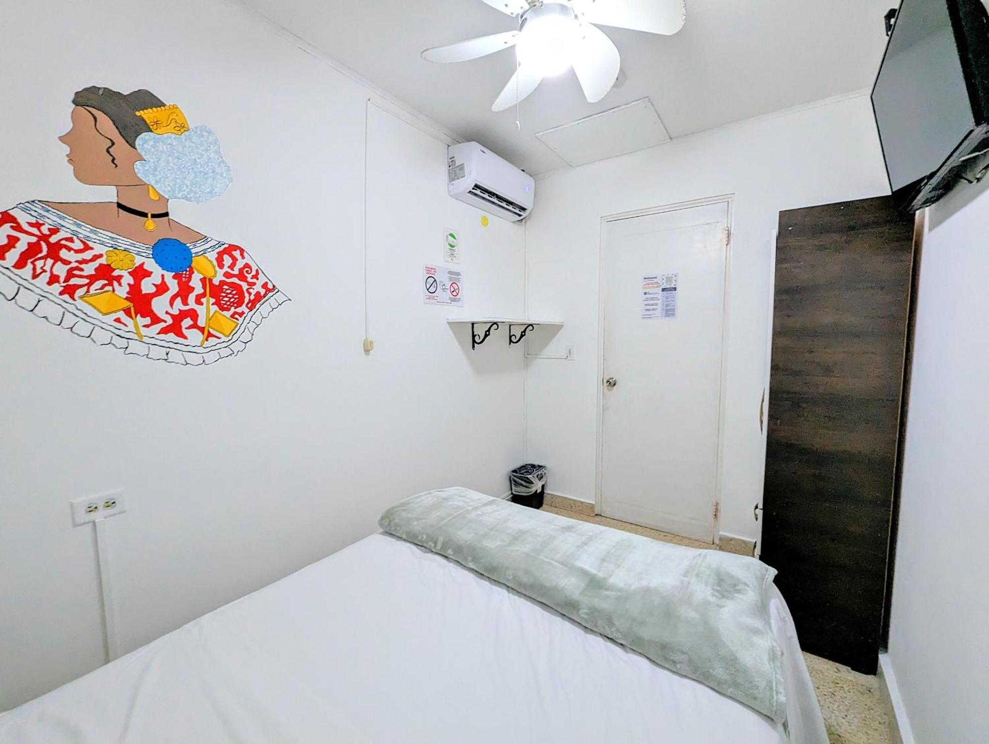 Hostal Yoha Panama City Room photo