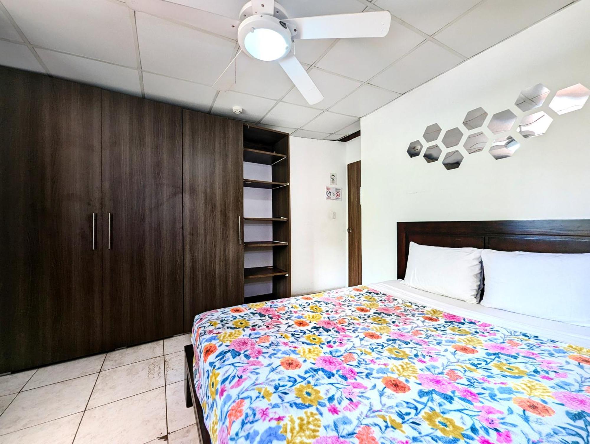Hostal Yoha Panama City Exterior photo